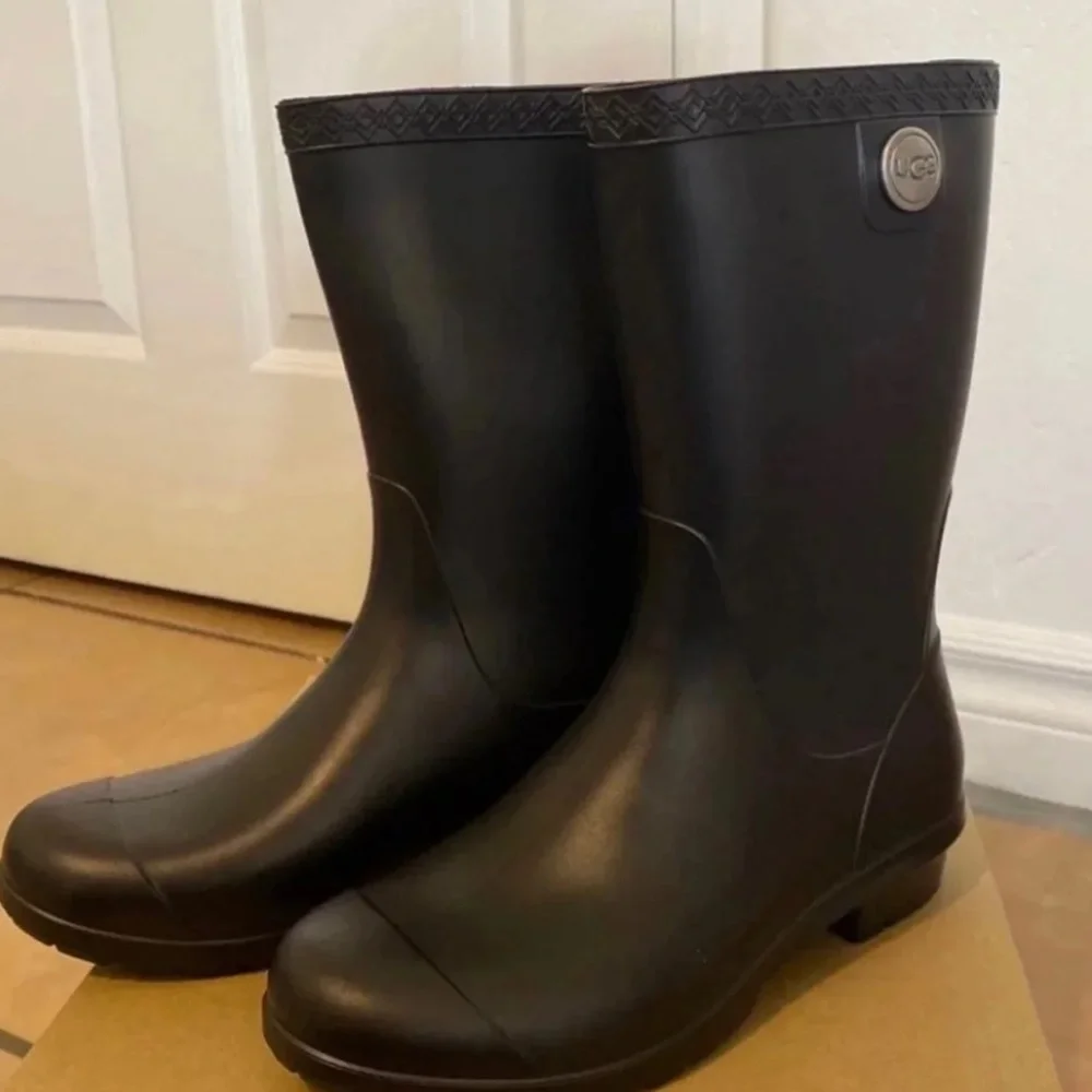 UGG Sienna Matter Women Black Rain Boots - Picture 4 of 6